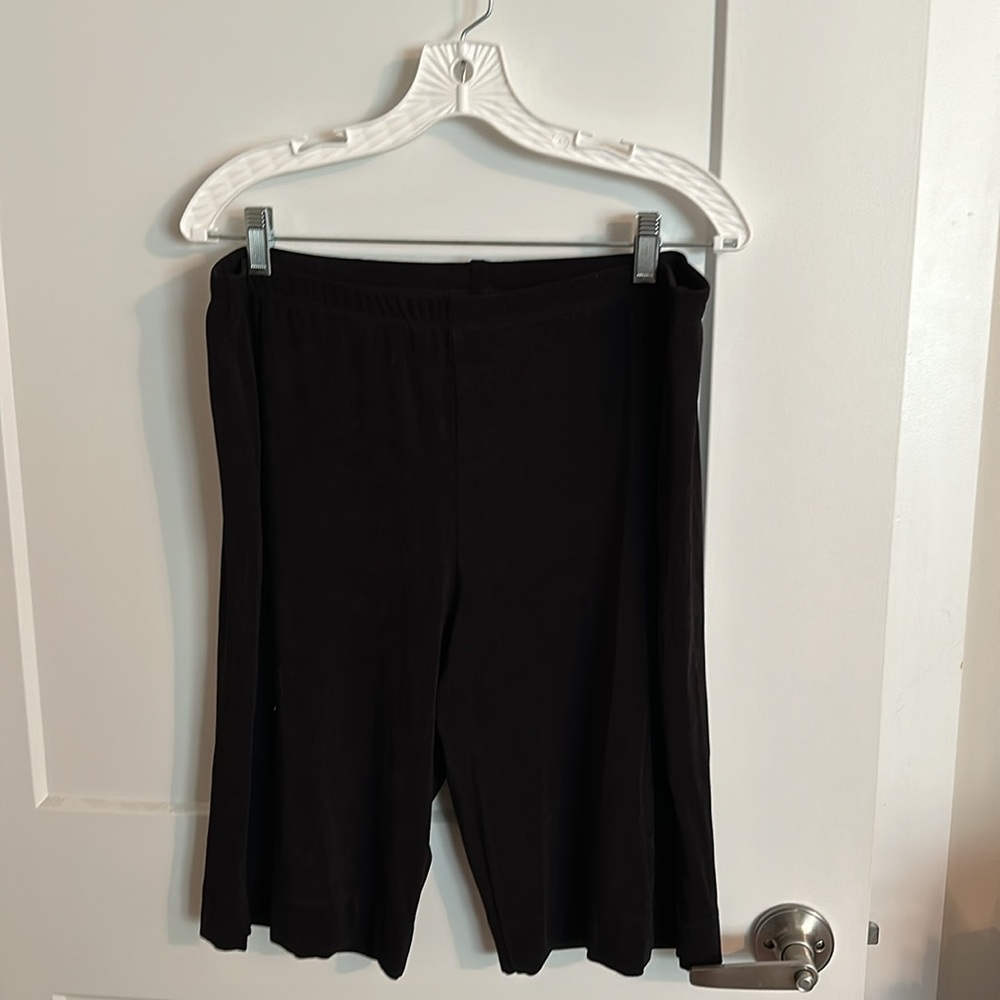 Chicos size 2 travelers shorts black never worn. Fits 12-16 - Picture 2 of 3